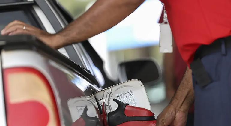La guerra desencadenada en Oriente Medio amenaza con frenar la economía global y disparar la inflación por la subida de los precios de la energía.